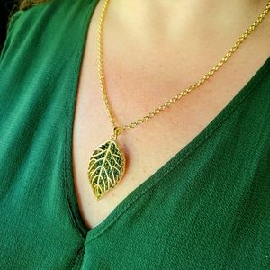 Golden Emerald Crystal Gem 3D Cage Leaf Pendant Chain Necklace